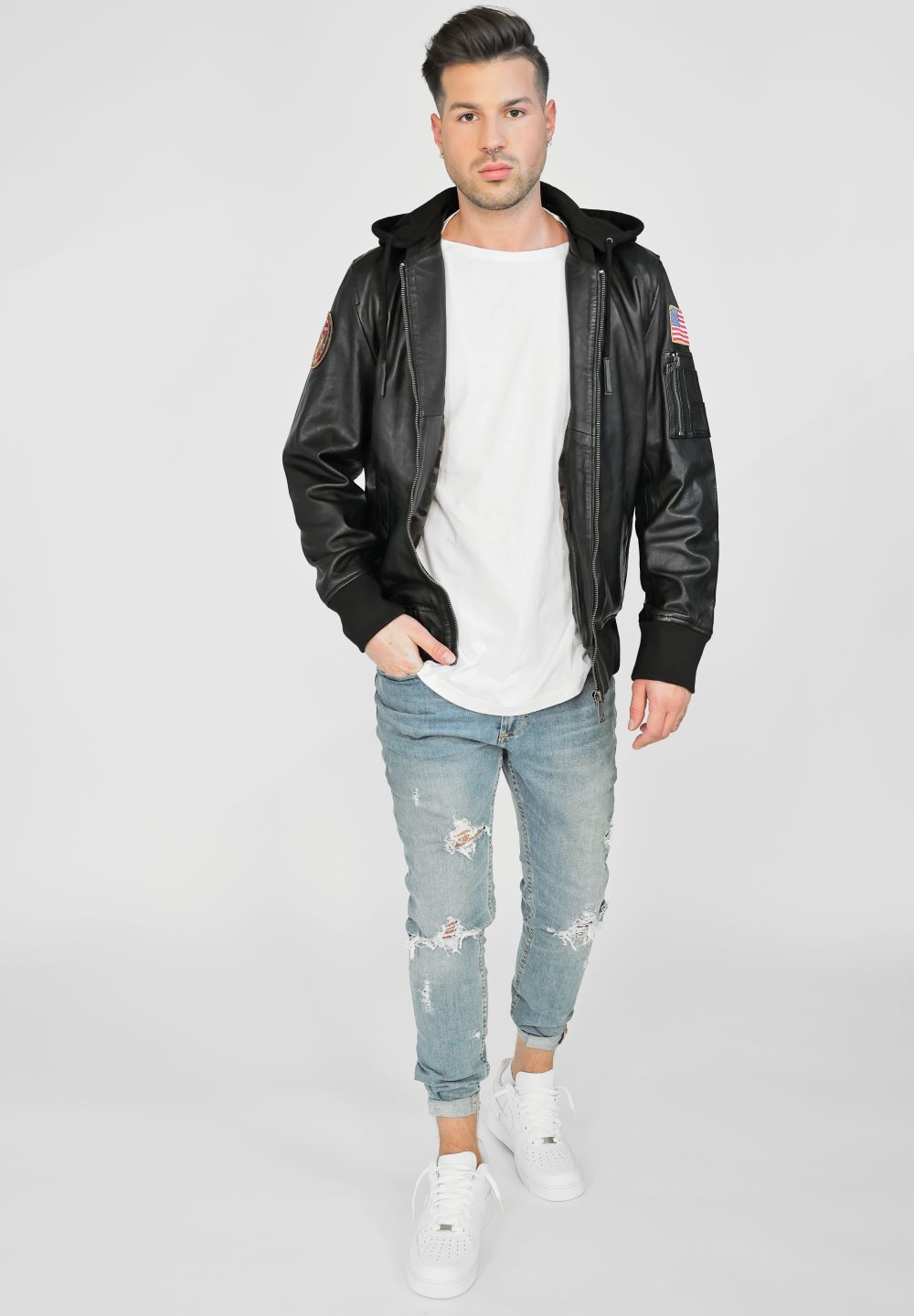 Top-Gun-R-Lederjacke-310-TG2021-2111-Frontansicht-Model-black TGLJ 1020 schwarze Lederjacke von TOPGUN